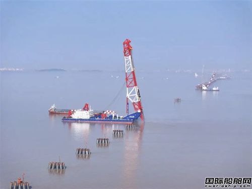世界最大打樁船助力通蘇嘉甬高鐵杭州灣跨海鐵路橋建設