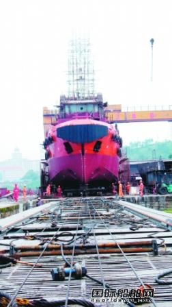中船桂江造船建大馬力拖駁船下水