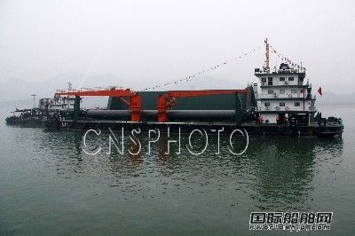 江北造船新一艘大型鋪排船投入使用