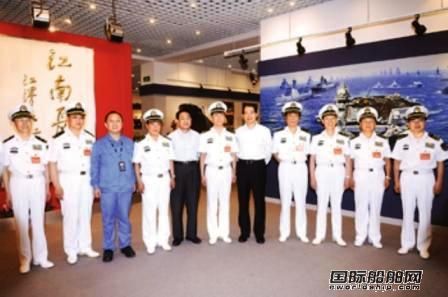 海軍領(lǐng)導(dǎo)考察江南造船