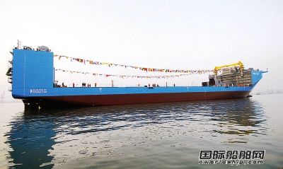 天津博邁科20000噸自航式半潛船試航