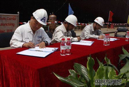 金海重工2號(hào)船塢4艘散貨船出入塢